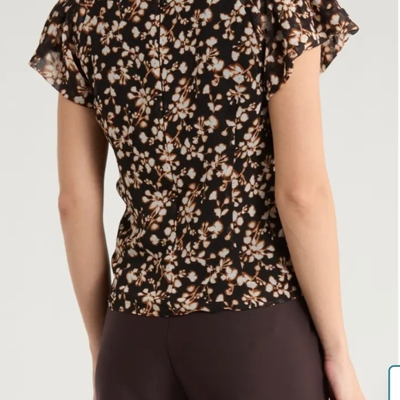 NWT Women's Floral Short-Sleeve Blouse - Picture 2 of 4
